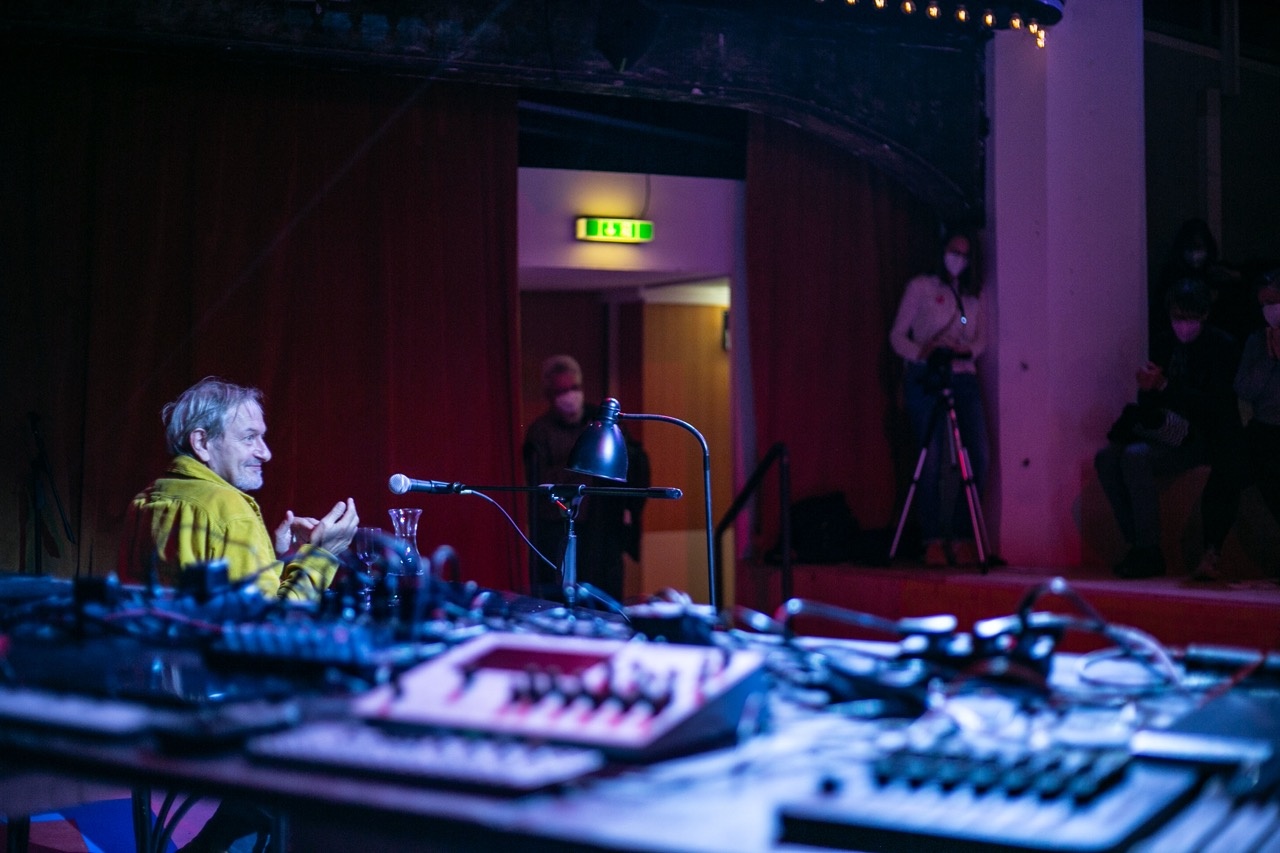 122 2021 GespensterFestival_SFD_Freitag_PayaGersin-004 Groß.jpeg